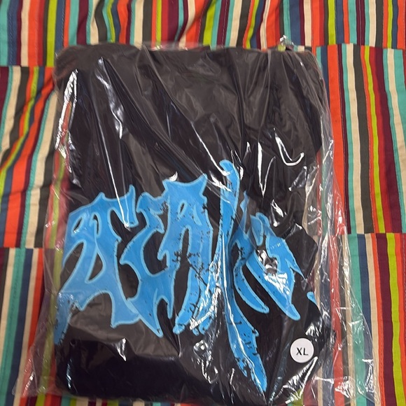 Blue green pink available Observance Graffiti T-double sided Size XL - NWT - Picture 11 of 12